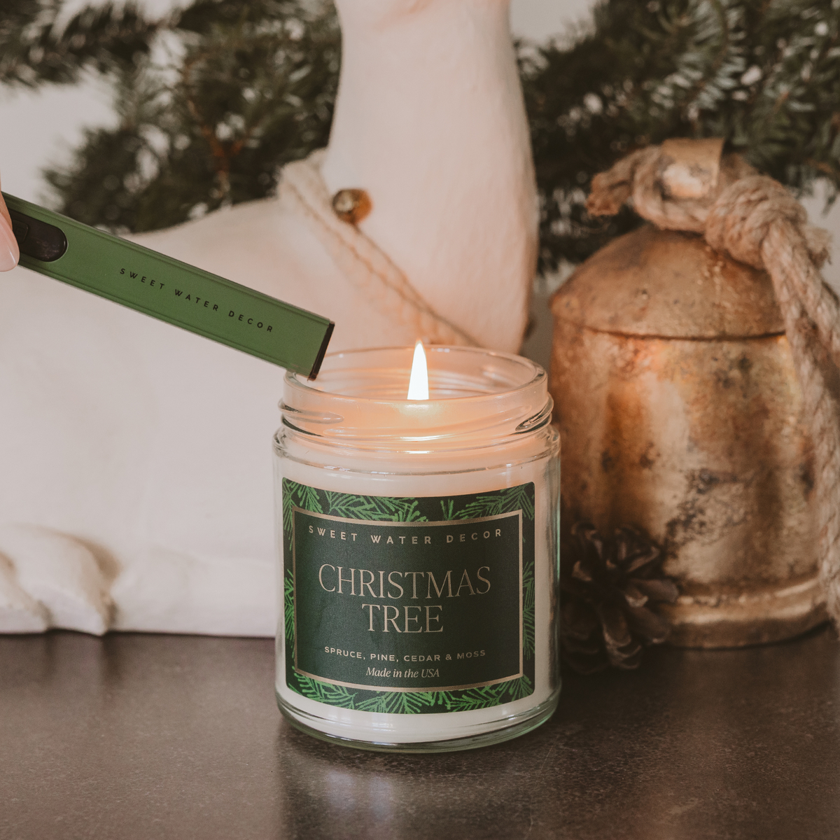 Christmas Tree 9 oz Soy Candle - Fresh Pine & Cedarwood